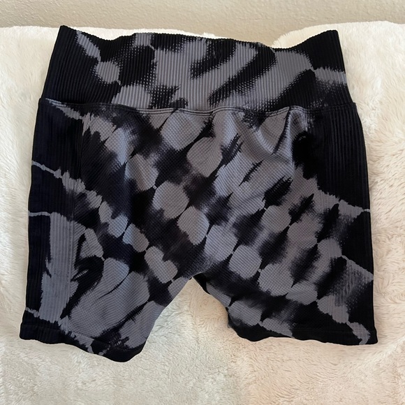 PINK Victoria's Secret Black and Gray Tie-Dye Bike Shorts - Picture 1 of 3